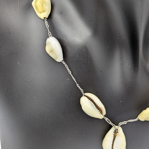 Vintage Sterling Silver and MONEY COWRY Shell Necklace - Picture 3 of 10